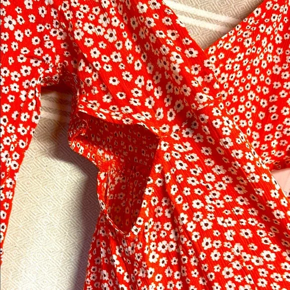 NWT Billabong, long sleeve, side slits on waist, Floral Red Dress - Picture 4 of 12